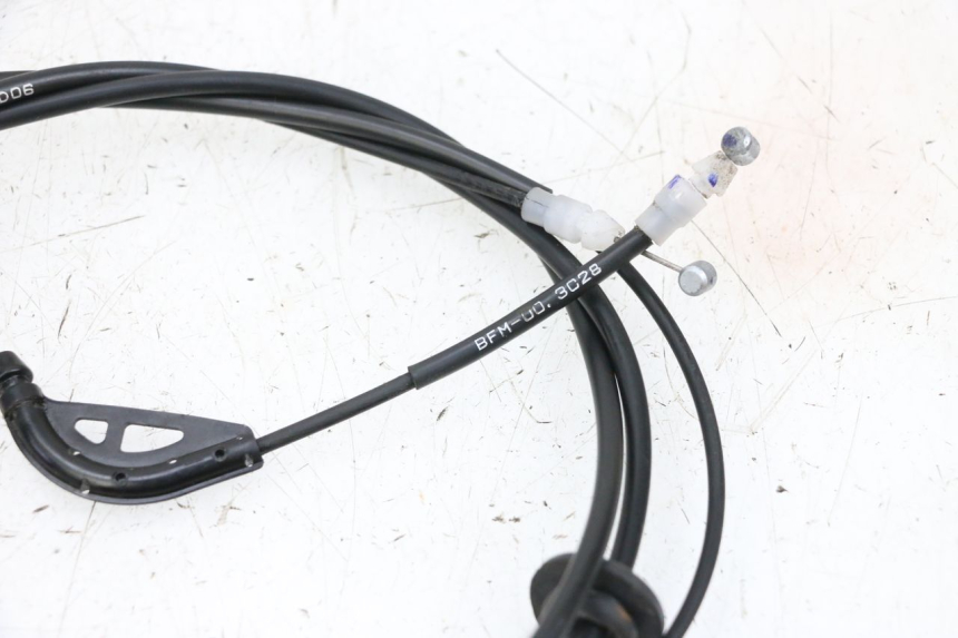 photo de CABLE CIERRE ASIENTO YAMAHA NEO'S CORE 1 (2022 - 2026) - Detalle de la pieza