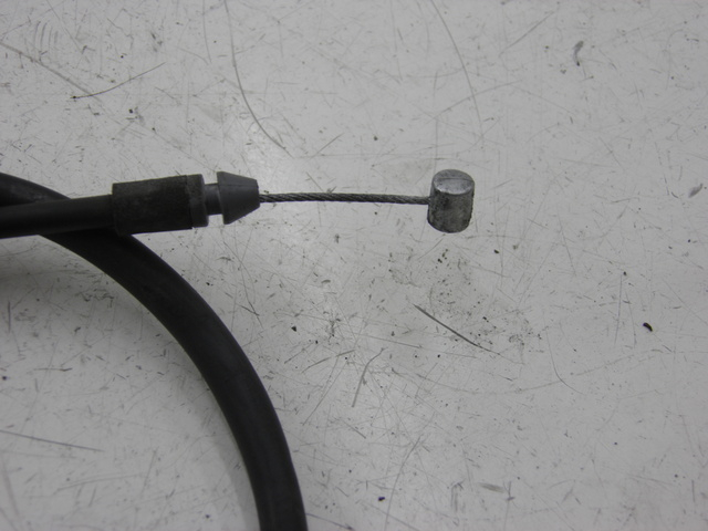 photo de CABLE  TANQUE CUBIERTA HONDA FES PANTHEON 125 (2003 - 2007) - Zoom estado de uso
