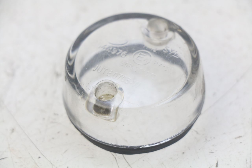 photo de CUBIERTA DE INTERMITENTE TRASERO DERECHO SYM ORBIT 2 4T 50 (2018 - 2022) - Zoom estado de uso