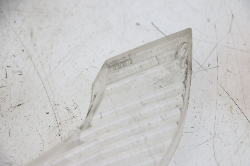 photo de DELANTERO DERECHO LENTE INTERMITENTE PEUGEOT VIVACITY NEW 2T 50 (2008 - 2017) - Estado de la superficie y material