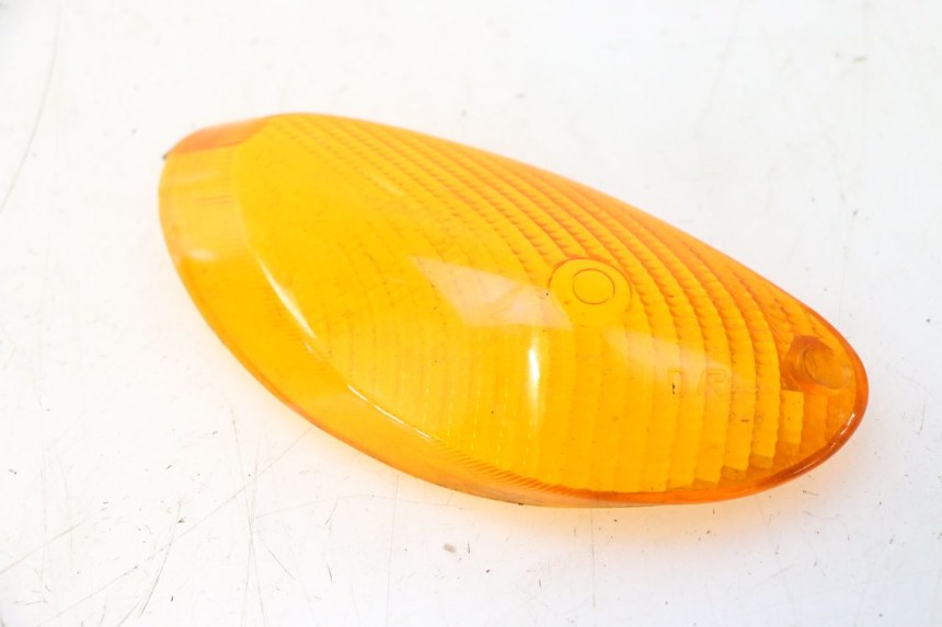photo de DELANTERO DERECHO LENTE INTERMITENTE YAMAHA YP MAJESTY 125 (1998 - 2001) - Primer plano técnico