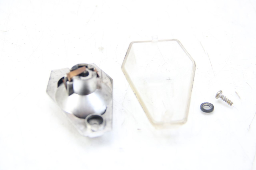 photo de CUBIERTA DEL INTERMITENTE DELANTERO IZQUIERDO SYM WOLF SB 125 (2011 - 2018) - Detalle de la pieza