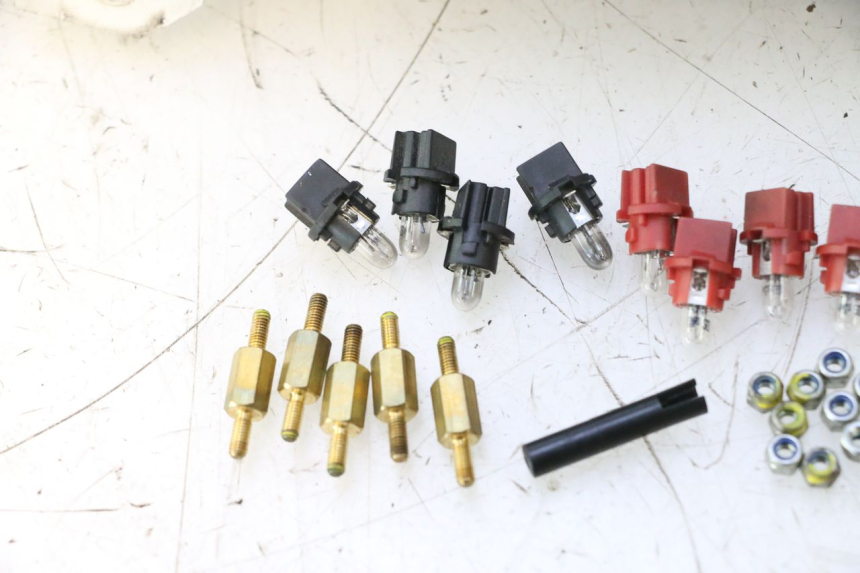 photo de VELOCIMETRO VASO SUZUKI BURGMAN 125 (2007 - 2014) - Primer plano técnico