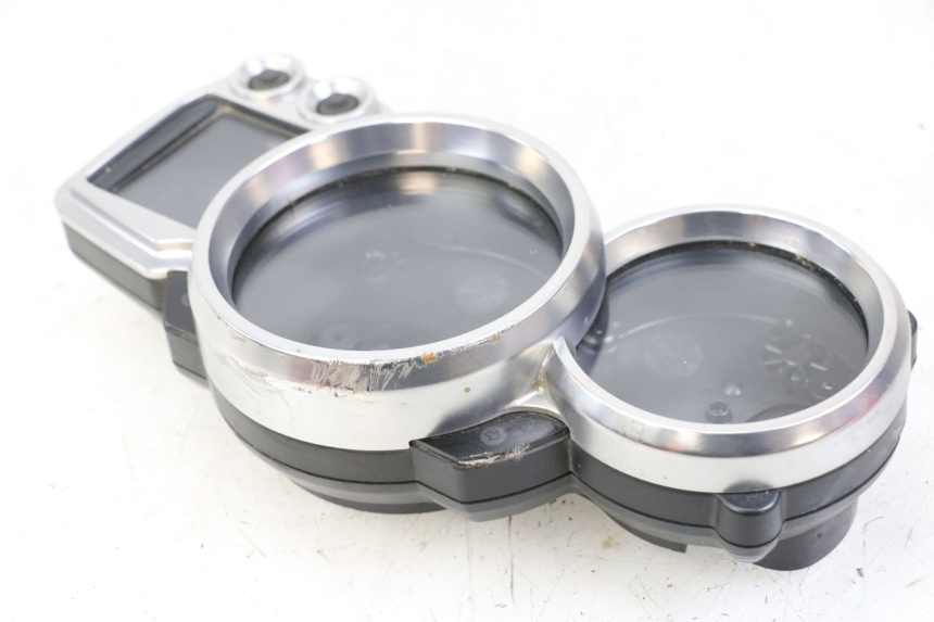 photo de VELOCIMETRO VASO YAMAHA FJR ABS 1300 (2006 - 2012) - Primer plano técnico