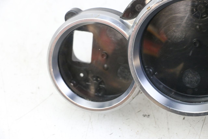 photo de VELOCIMETRO VASO YAMAHA FJR ABS 1300 (2006 - 2012) - Estado de la superficie y material