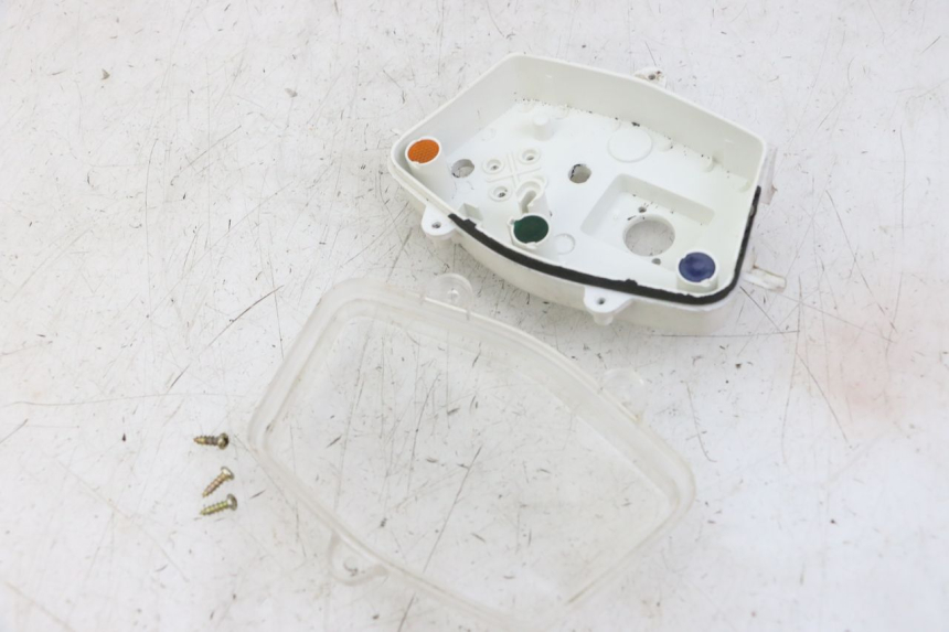 photo de CUENTA KILOMETROS PEUGEOT KISBEE 4T 50 (2018 - 2022) - Estado de la superficie y material