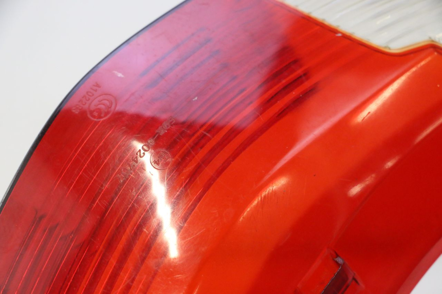 photo de CUBIERTA DE LUZ TRASERA JM MOTORS SANTANA 50 (2014 - 2023) - Primer plano técnico