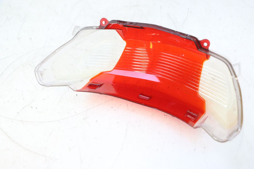 photo de CUBIERTA DE LUZ TRASERA JM MOTORS SANTANA 50 (2014 - 2023) - Detalles de los puntos de fijación