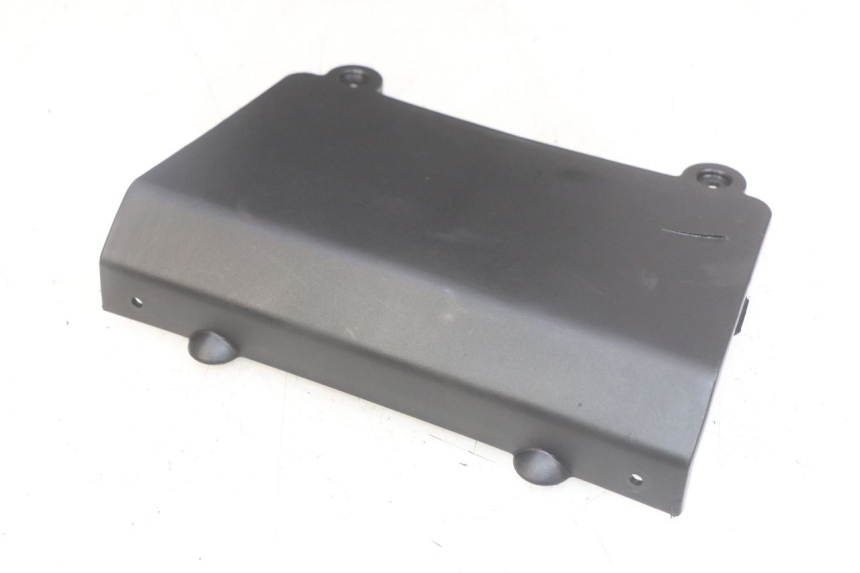 photo de TAPA DE LA BATERíA KYMCO AGILITY 16+ 4T 50 (2018 - 2023) - Zoom estado de uso