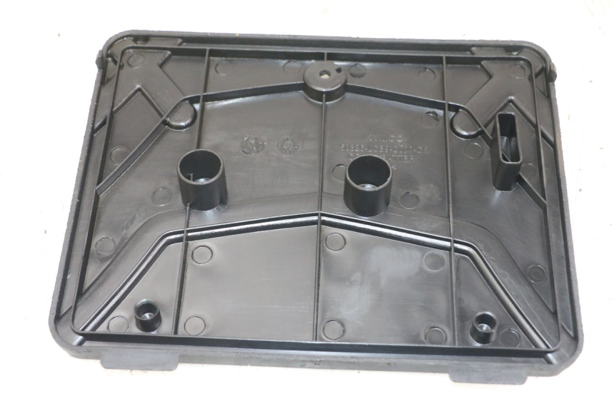 photo de TAPA DE LA BATERíA KYMCO AGILITY 4T 50 (2018 - 2022) - Detalle de la pieza