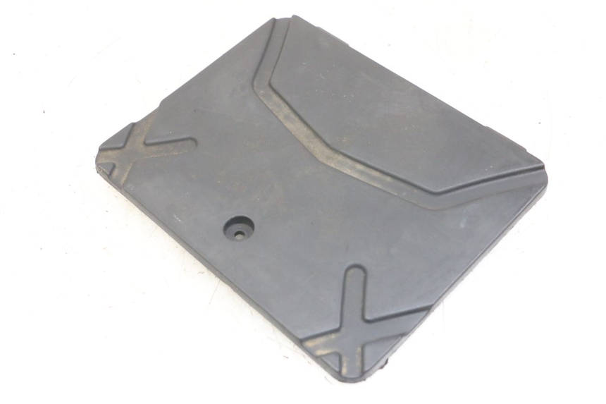 photo de TAPA DE LA BATERíA KYMCO AGILITY 4T 50 (2018 - 2022) - Detalle de la pieza