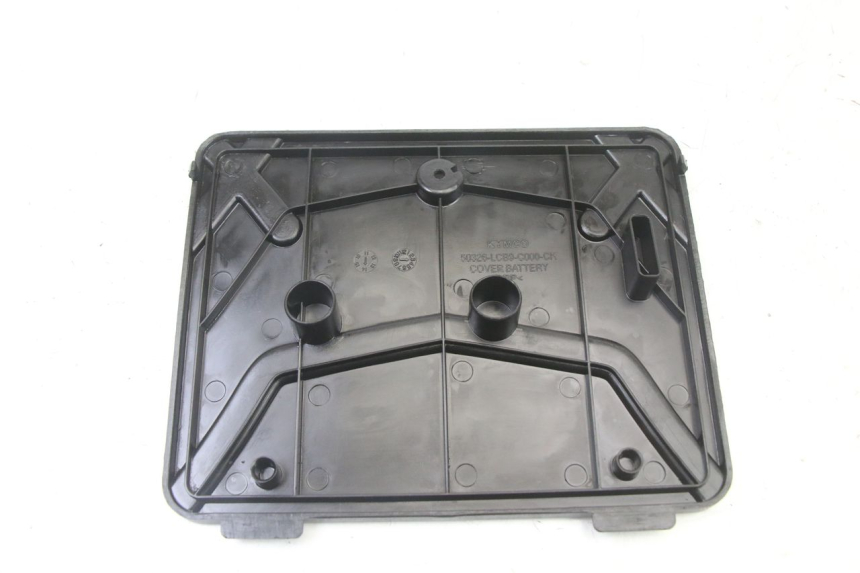 photo de TAPA DE BATERÍA KYMCO AGILITY 4T 50 (2005 - 2018) - Zoom estado de uso