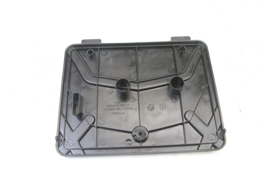 photo de TAPA DE BATERÍA KYMCO AGILITY 4T 50 (2005 - 2018) - Otra perspectiva