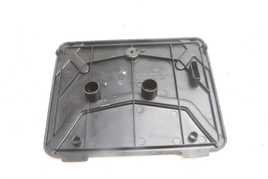 photo de TAPA BATERIA KYMCO AGILITY FR 2T 50 (2012 - 2017) - Zoom estado de uso