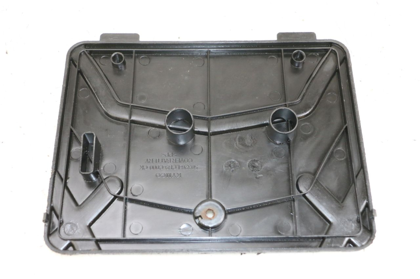 photo de TAPA BATERIA KYMCO AGILITY PREMIUM 50 (2007 - 2010) - Detalle de la pieza