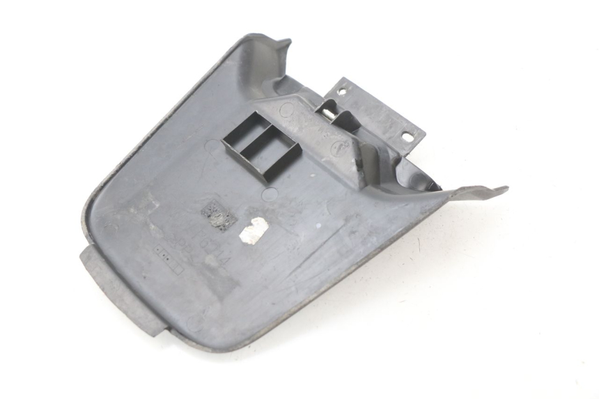 photo de TAPA DE LA BATERíA MBK BOOSTER SPIRIT 50 (2004 - 2017) - Detalle de la pieza