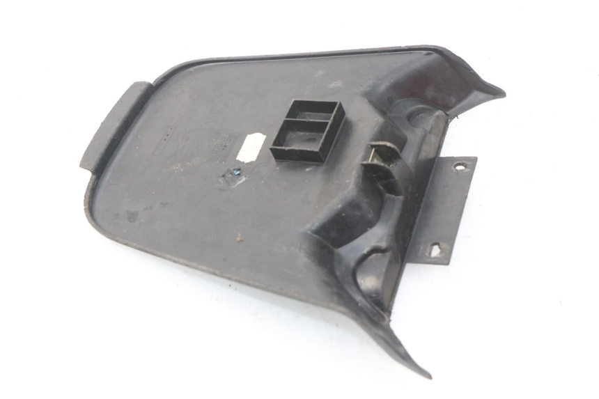 photo de TAPA DE LA BATERíA MBK BOOSTER SPIRIT 50 (2004 - 2017) - Detalle de la pieza