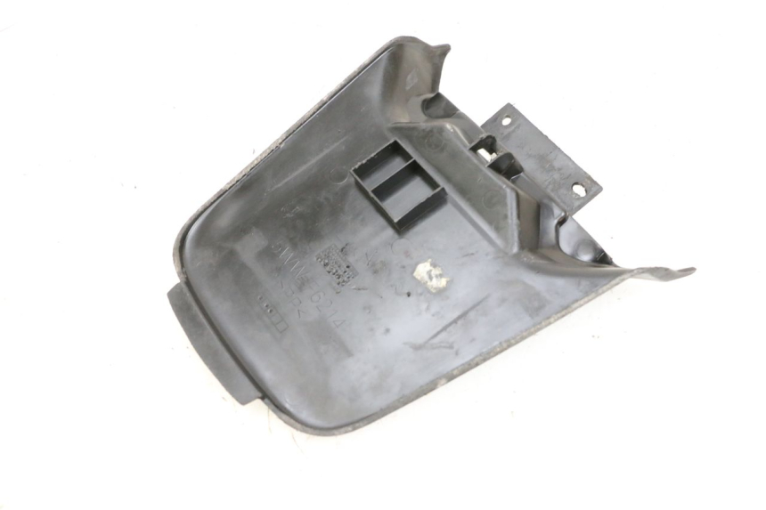 photo de TAPA DE LA BATERíA MBK BOOSTER SPIRIT 50 (2004 - 2017) - Primer plano técnico