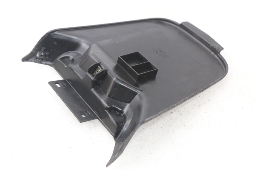 photo de TAPA DE BATERÍA MBK BOOSTER SPIRIT NAKED 50 (2004 - 2017) - Detalle de la pieza