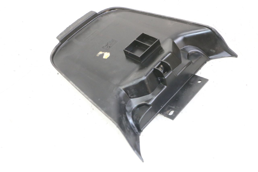 photo de TAPA DE BATERÍA MBK BOOSTER SPIRIT NAKED 50 (2004 - 2017) - Detalle de la pieza