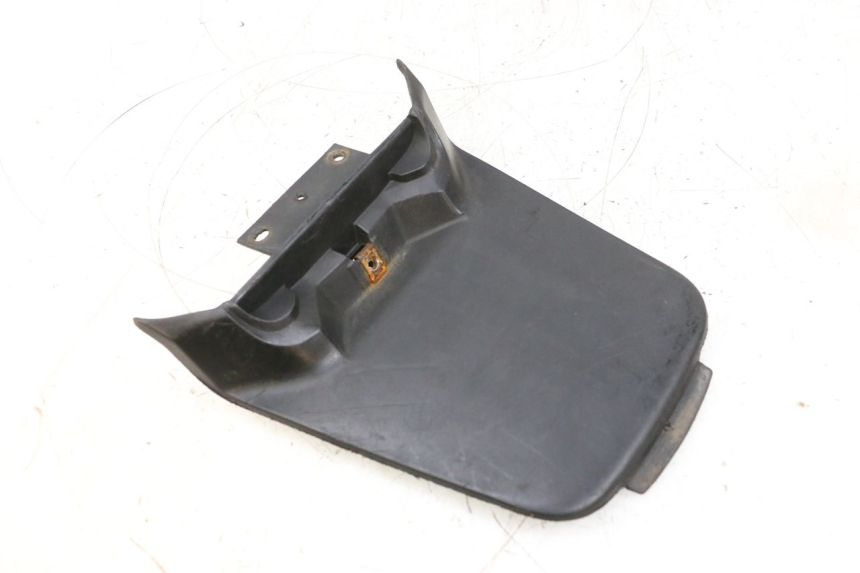 photo de TAPA DE BATERÍA MBK BOOSTER SPIRIT NAKED 50 (2004 - 2017) - Primer plano técnico