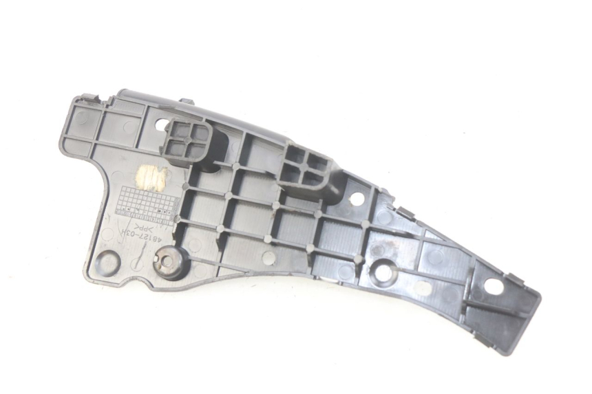 photo de TAPA DE BATERÍA SUZUKI BURGMAN 125 (2007 - 2014) - Detalle de la pieza