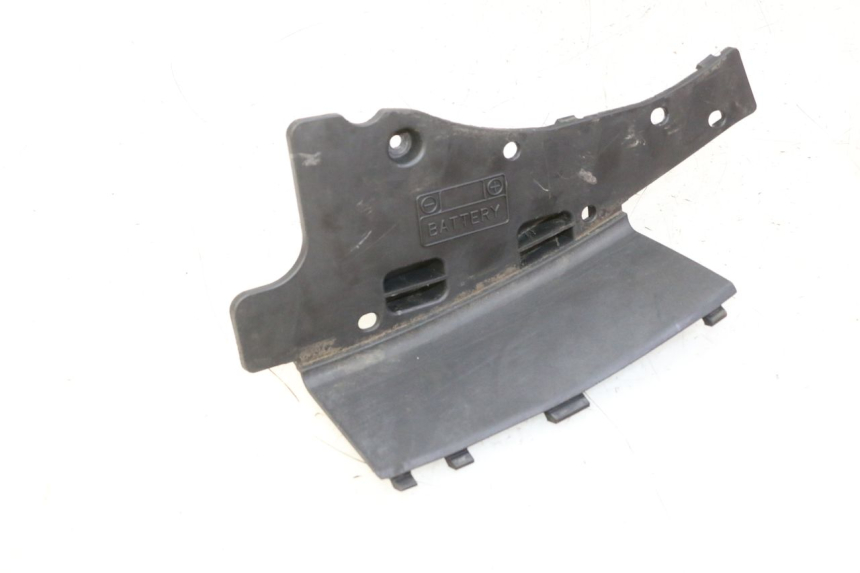 photo de TAPA DE BATERÍA SUZUKI BURGMAN 125 (2007 - 2014) - Otra perspectiva