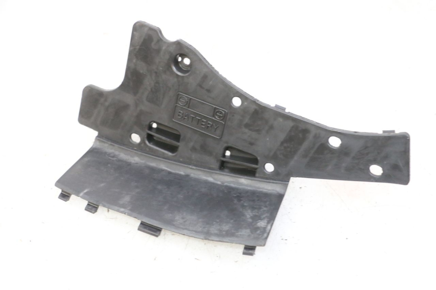 photo de TAPA DE BATERÍA SUZUKI BURGMAN 125 (2007 - 2014) - Otra perspectiva