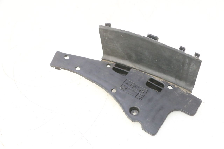 photo de TAPA DE BATERÍA SUZUKI BURGMAN 125 (2007 - 2014) - Detalles de los puntos de fijación