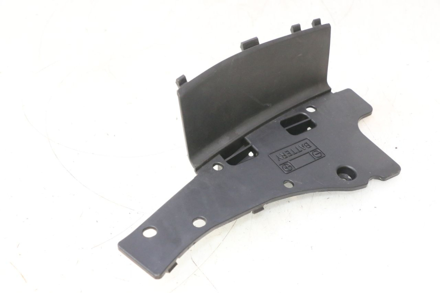 photo de TAPA DE BATERÍA SUZUKI BURGMAN 125 (2007 - 2014) - Otra perspectiva