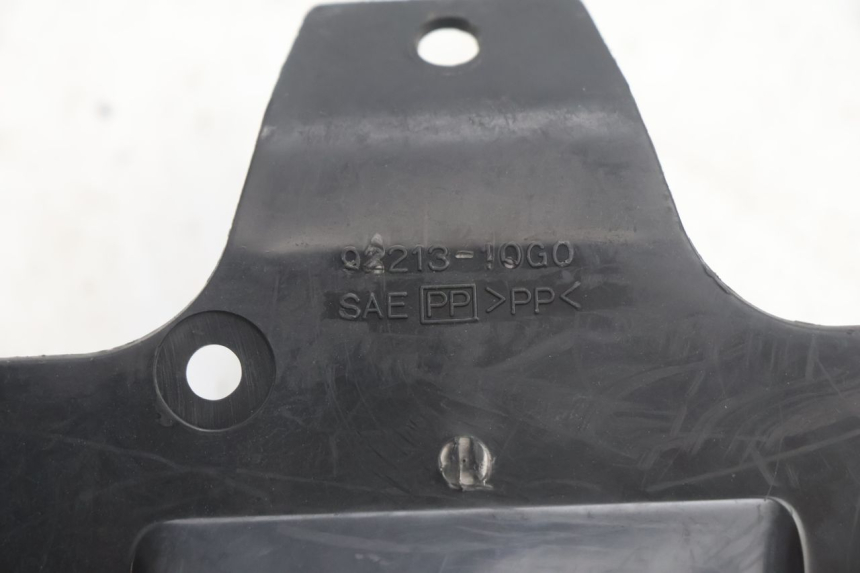 photo de TAPA BATERIA SUZUKI BURGMAN EXECUTIVE ABS 650 (2006 - 2012) - Primer plano técnico