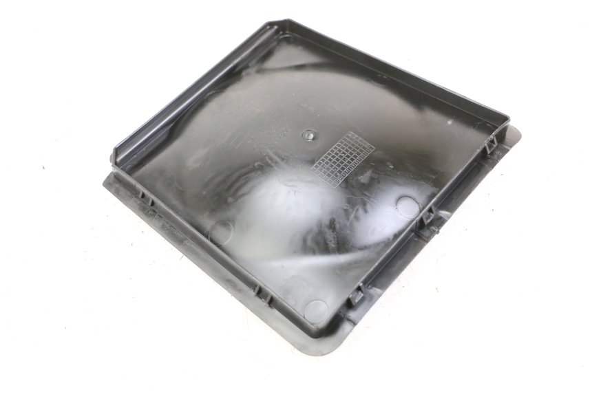 photo de TAPA BATERIA PEUGEOT CITYSTAR 125 (2011 - 2017) - Otra perspectiva