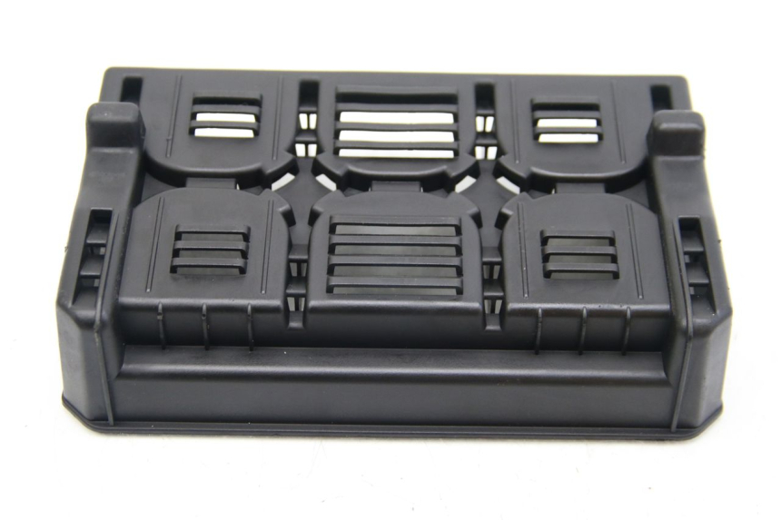 photo de TAPA DE LA BATERíA PEUGEOT E-VIVACITY 1 (2012 - 2018) - Detalles de los puntos de fijación