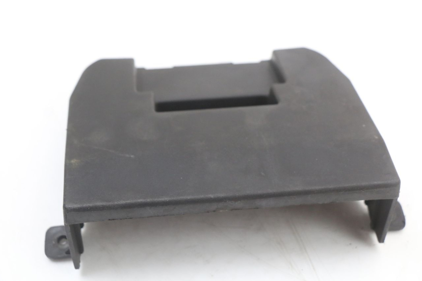 photo de TAPA BATERIA LONGJIA EASY MAX 125 (2020 - 2024) - Detalle de la pieza