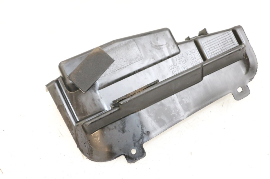 photo de TAPA DE BATERÍA HONDA FES S-WING SWING ABS 125 (2007 - 2015) - Detalle de la pieza