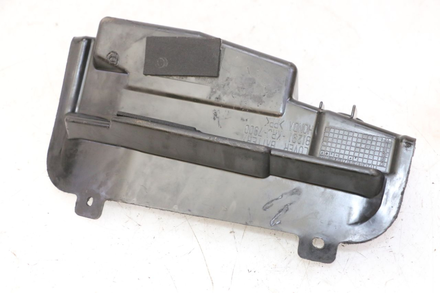 photo de TAPA DE BATERÍA HONDA FES S-WING SWING ABS 125 (2007 - 2015) - Zoom estado de uso