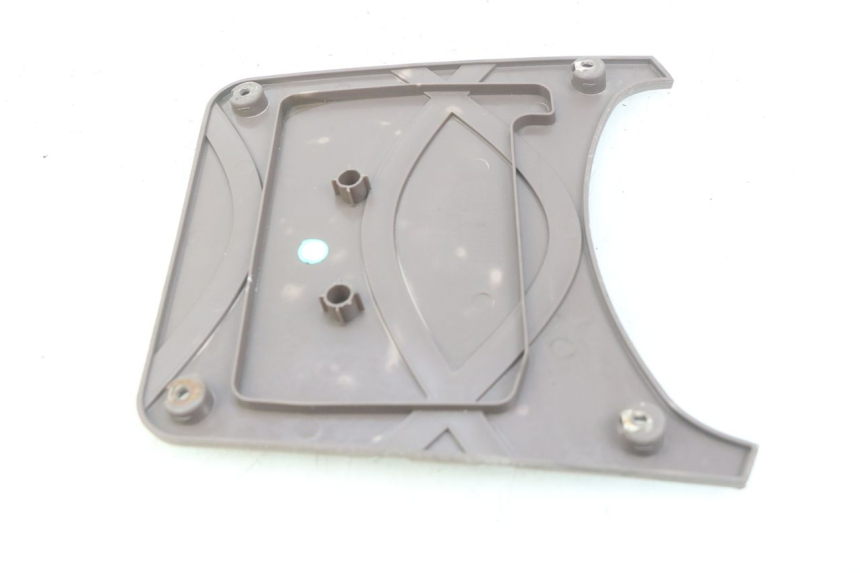 photo de TAPA DE BATERÍA SYM FIDDLE 2 125 (2010 - 2013) - Detalle de la pieza