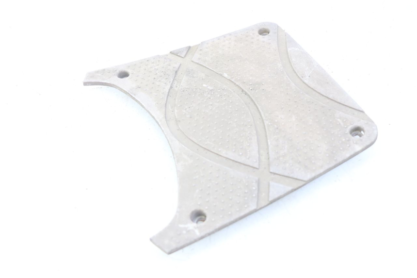 photo de TAPA DE LA BATERíA SYM FIDDLE 2 50 (2008 - 2013) - Detalle de la pieza