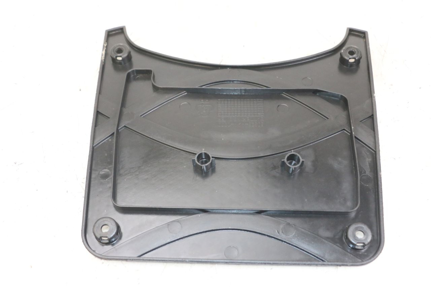 photo de TAPA DE LA BATERíA SYM FIDDLE 2 50 (2008 - 2013) - Detalle de la pieza