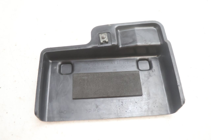 photo de TAPA BATERIA HONDA FJS SILVER WING SILVERWING 400 (2005 - 2008) - Zoom estado de uso
