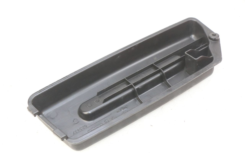 photo de TAPA DE BATERÍA PIAGGIO FLY 2T 50 (2004 - 2017) - Detalle de la pieza