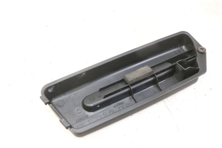 photo de TAPA DE BATERÍA PIAGGIO FLY 2T 50 (2004 - 2017) - Otra perspectiva