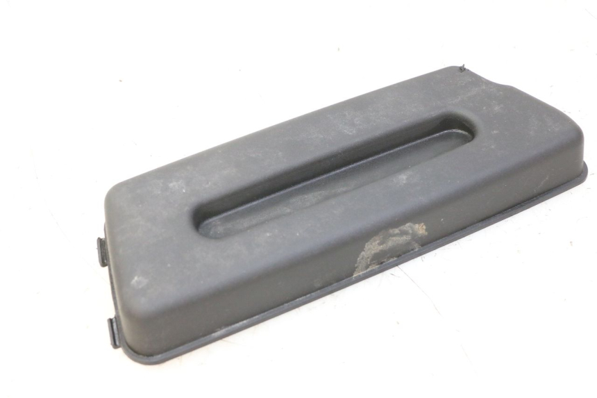 photo de TAPA DE BATERÍA PIAGGIO FLY 2T 50 (2004 - 2017) - Primer plano técnico