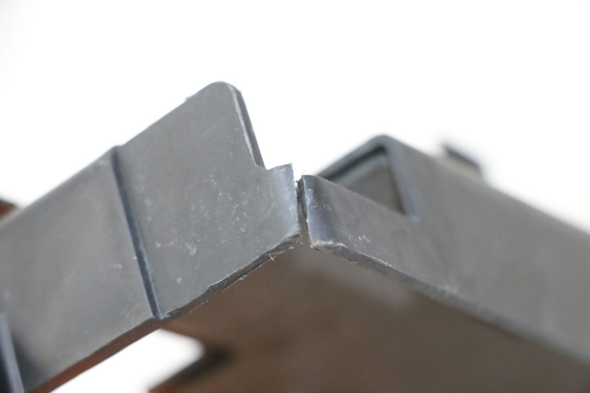 photo de TAPA BATERIA YAMAHA FZ6 FAZER S2 600 (2007 - 2011) - Zoom estado de uso