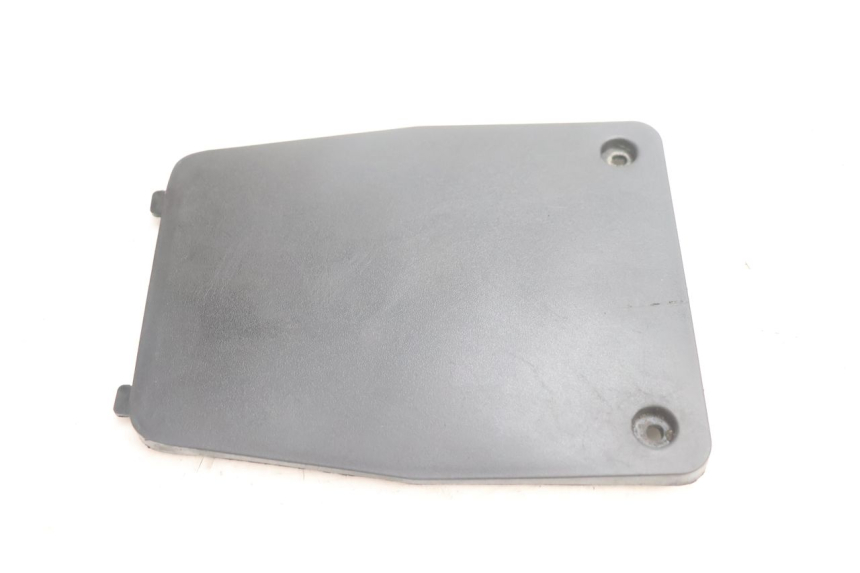 photo de TAPA BATERIA VASTRO GP 2T 50 (2013 - 2017) - Detalle de la pieza