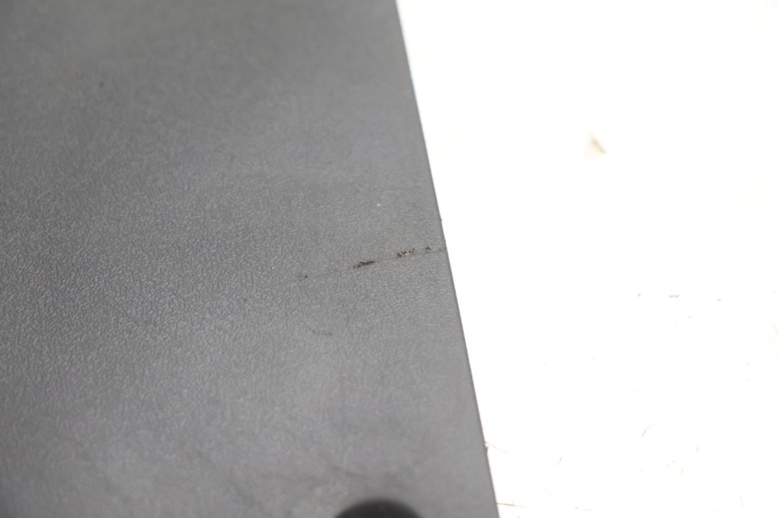 photo de TAPA BATERIA VASTRO GP 2T 50 (2013 - 2017) - Zoom estado de uso