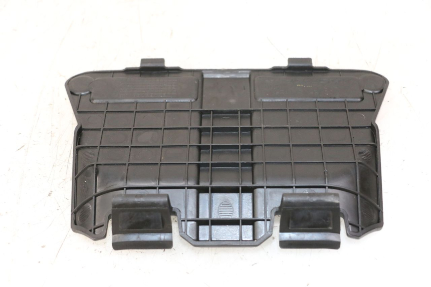 photo de TAPA BATERIA HONDA PCX (JF57/JF64) 125 (2014 - 2018) - Zoom estado de uso