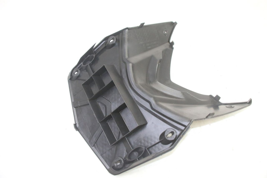 photo de TAPA DE BATERÍA SYM JET 14 4T 50 (2018 - 2022) - Primer plano técnico