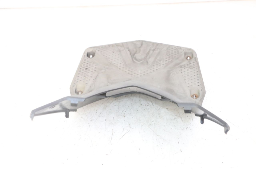 photo de TAPA DE BATERÍA SYM JET 14 4T 50 (2018 - 2022) - Primer plano técnico