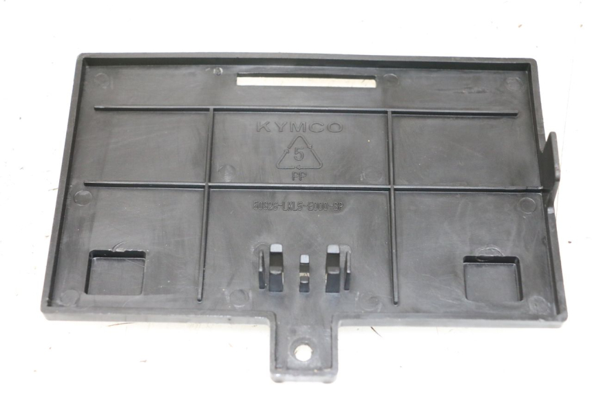 photo de TAPA BATERIA KYMCO K-PW K-PIPE 50 (2012 - 2017) - Detalle de la pieza